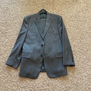 Jos A Bank Signature Collection Suit, 44R Drop 6, Pants Waist 37, Length 31,Gray